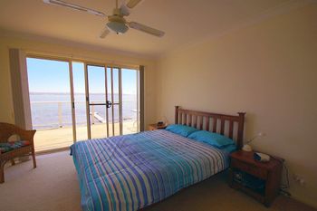 Luxury Waterfront House - Tourism Guide 4