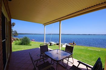 Luxury Waterfront House - Tourism Guide 6