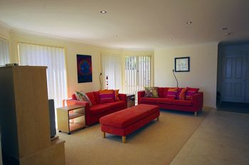 Luxury Waterfront House - Tourism Guide 2