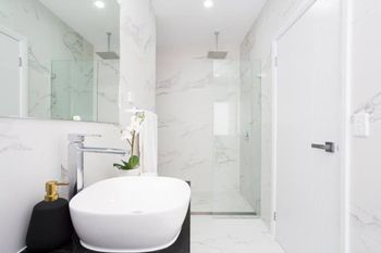 5 Bedroom Sydney Mansion With Parking - Travel Agents 1