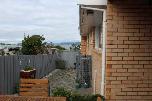 Newly Renovated Unit Waters Edge - Travel Agents 2