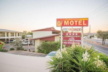 Spinifex Motel & Serviced Apartments - Cruises Travel 4
