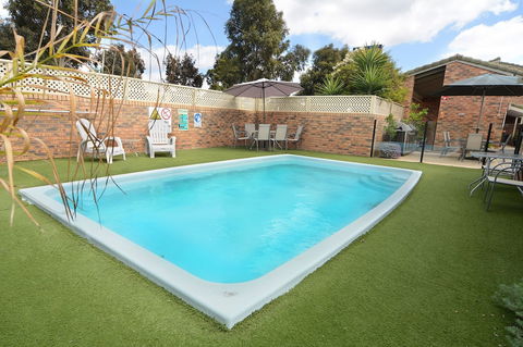 Sandhurst Motor Inn Bendigo - Cruises Travel 5