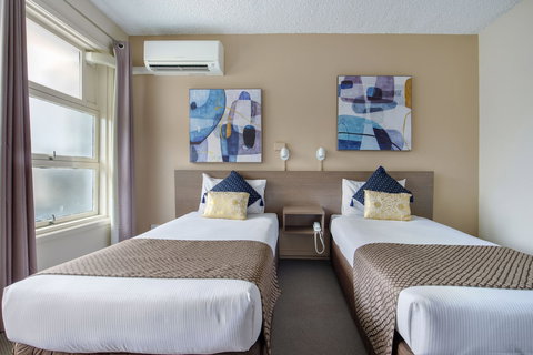 The Metropolitan Spring Hill - Travel Agents 6