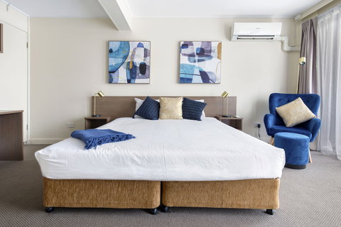 The Metropolitan Spring Hill - Travel Agents 5