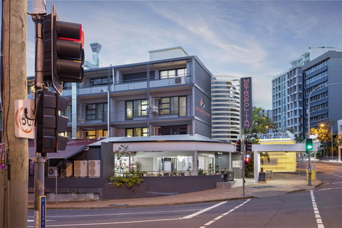 The Metropolitan Spring Hill - Travel Agents 1