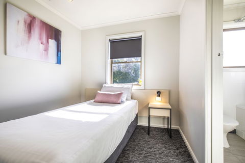 Nightcap At Riverside Hotel - Tourism Guide 6