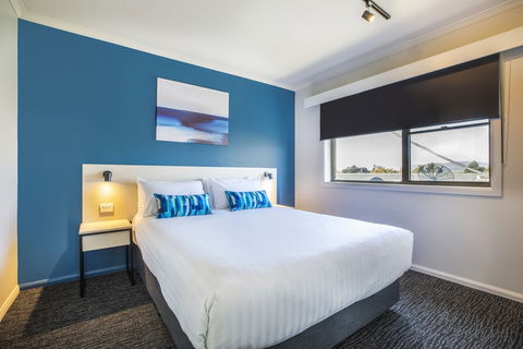 Nightcap At Riverside Hotel - Tourism Guide 5