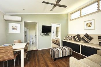 Lakeside Holiday Park - Travel Agents 4