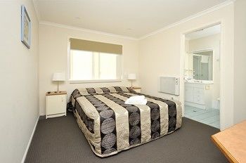 Lakeside Holiday Park - Travel Agents 3