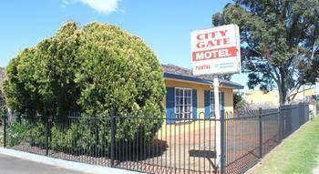 City Gate Motel - Travel Agents 0