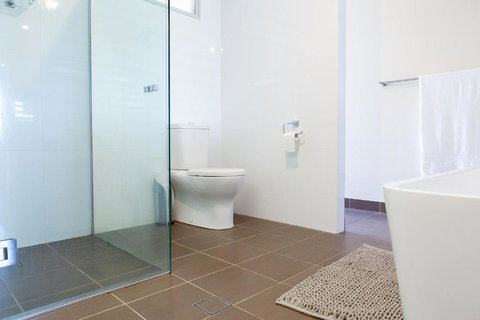 Beach & Bay Holiday House - Tourism Guide 2