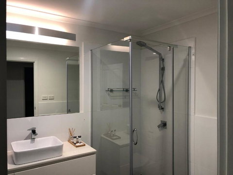 Beach & Bay Holiday House - Tourism Guide 1