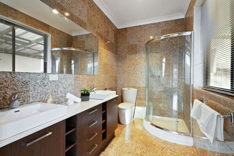 Villa De Marseilles - Melbourne - Travel Search 2