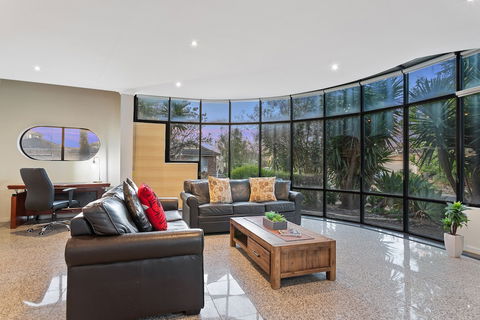 Villa De Marseilles - Melbourne - Travel Search 3