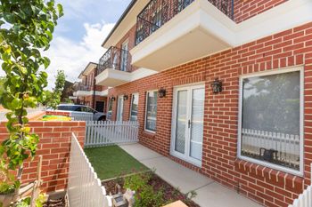 Brand New Townhouse - Travel Search 0
