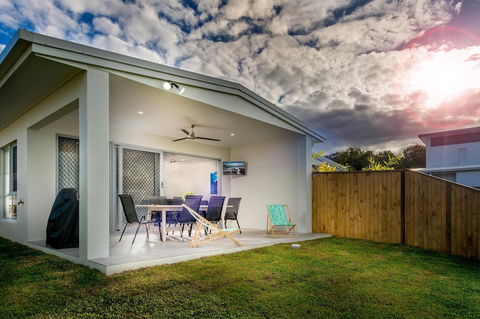 Blue Lagoon Villa B - Travel Search 1