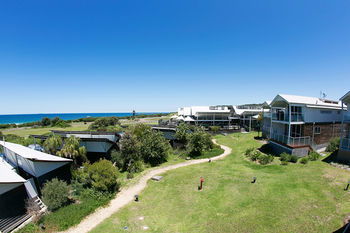 Caves Beachside Hotel - Travel Agents 1