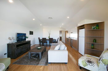 Caves Beachside Hotel - Travel Agents 5