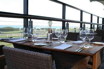 Caves Beachside Hotel - Travel Agents 3