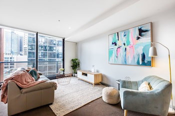 Ella, 1BDR Melbourne Apartment - Tourism Guide 6