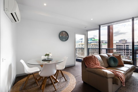 Ella, 1BDR Melbourne Apartment - Tourism Guide 1