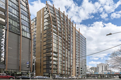 Ella, 1BDR Melbourne Apartment - Tourism Guide 0