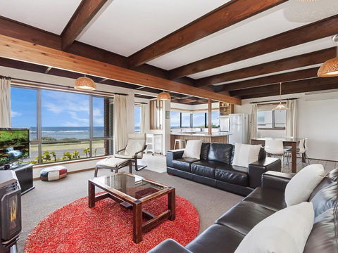 Swimmers Rest - Uninterrupted Panoramic Ocean Views - 1 Bedroom - Tourism Guide 1
