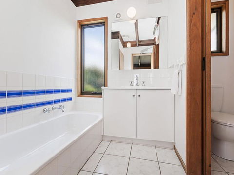 Swimmers Rest - Uninterrupted Panoramic Ocean Views - 1 Bedroom - Tourism Guide 3