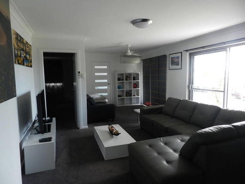 Yamba Norfolk Motel - Tourism Guide 1