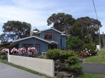 Anchlia Waterfront Cottage - Tourism Guide 0