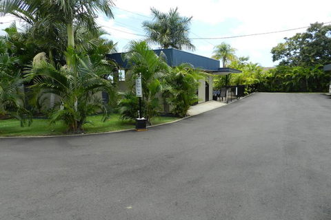 Golden Palms Motor Inn - Travel Search 2