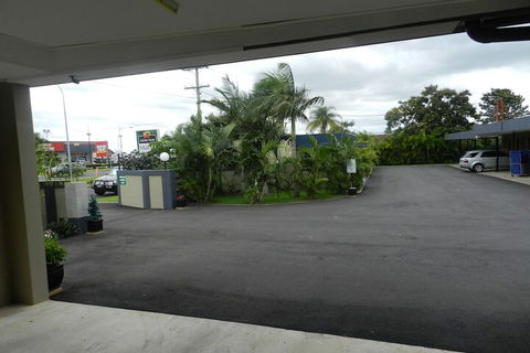 Golden Palms Motor Inn - Travel Search 3