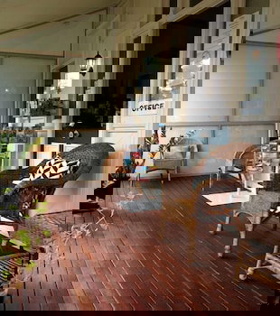 Ellie's Guesthouse - Travel Agents 1