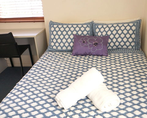 Ellie's Guesthouse - Travel Agents 6