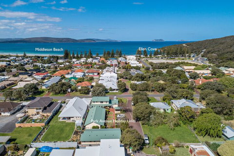 Park Avenue Holiday Units - Travel Agents 1