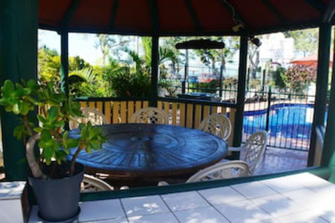 Charlton Apartments - Travel Agents 0