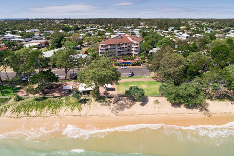 Charlton Apartments - Travel Agents 5