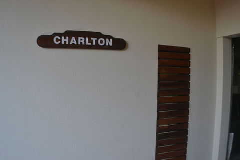 Charlton Apartments - Travel Agents 7