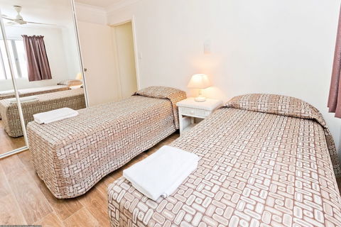 Silver Sands Apartments - Travel Search 6