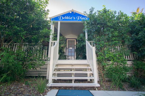 Debbie's Place - Travel Search 3