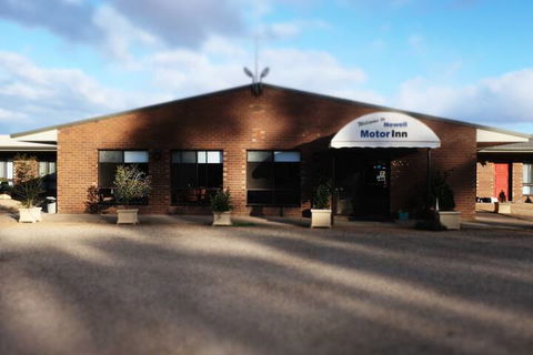 Newell Motor Inn - Narrandera - Travel Agents 1