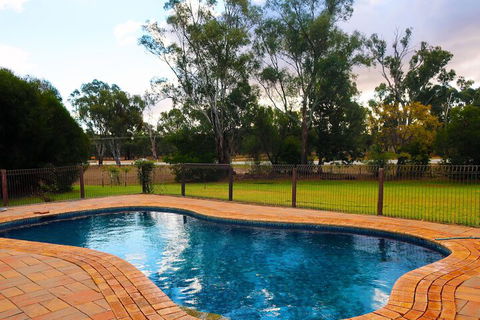 Newell Motor Inn - Narrandera - Travel Agents 2