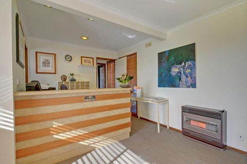 Always Welcome Motel - Travel Search 3