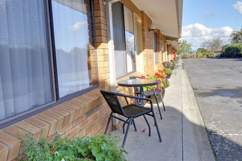 Always Welcome Motel - Travel Search 1