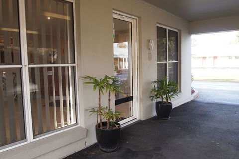 Alexander Cameron Suites - Travel Agents 6