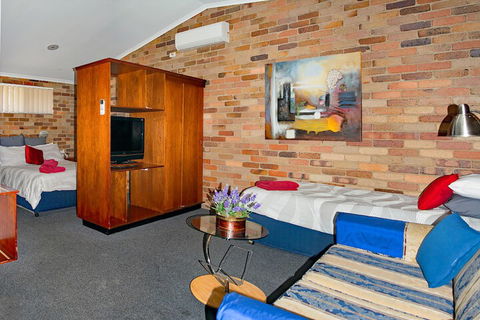 Rest Point Motor Inn - Tourism Guide 4