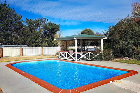 Rest Point Motor Inn - Tourism Guide 1