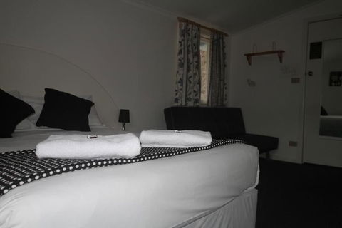 Black Bear Inn - Travel Agents 6