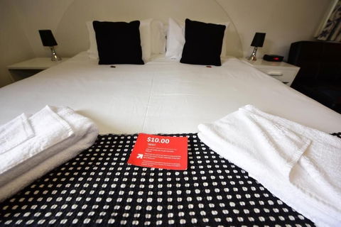 Black Bear Inn - Travel Agents 4